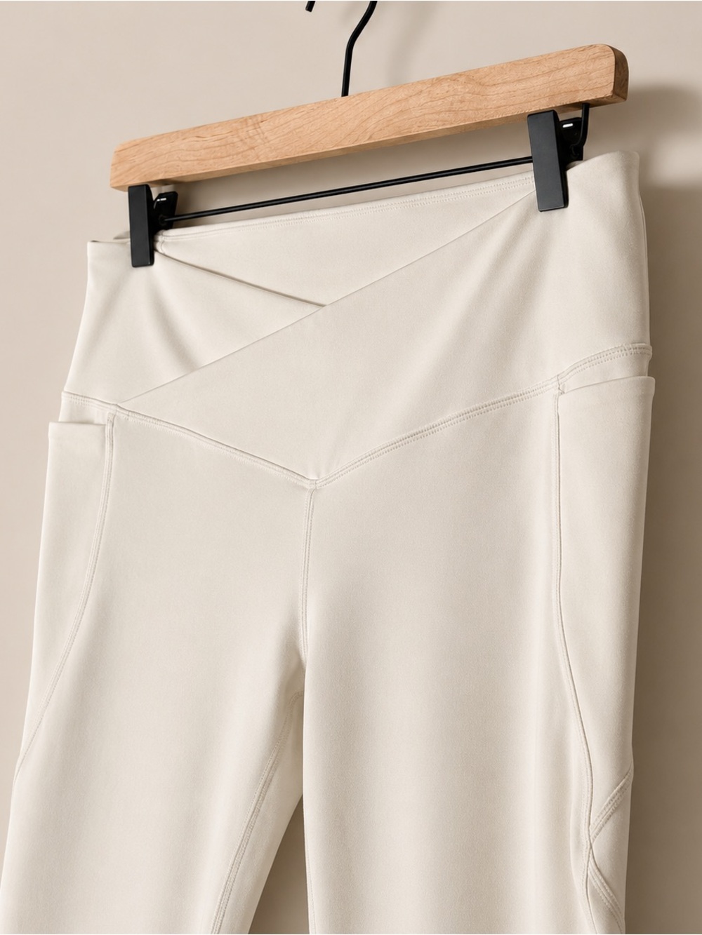 Fabletics Oasis PureLuxe High‎ Waisted Crossover 7/8 Leggings Cream Ivory Size L - Picture 4 of 6